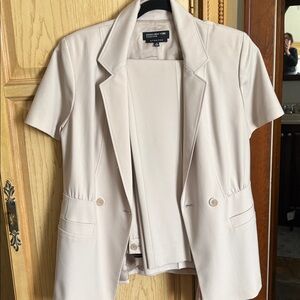 Pants 17 waist rise 10 1/2 ptp 19 length pants 29 suit